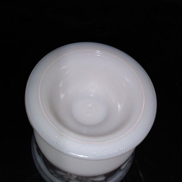 Vintage Milk Glass Vase/planter small - Picture 4 of 5